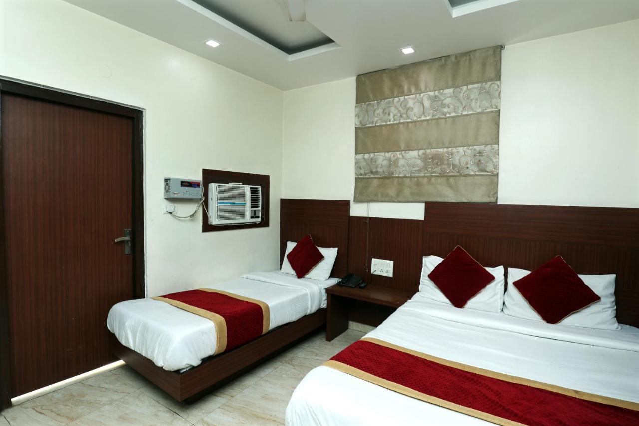 Hotel Toto International Dx New Delhi Extérieur photo